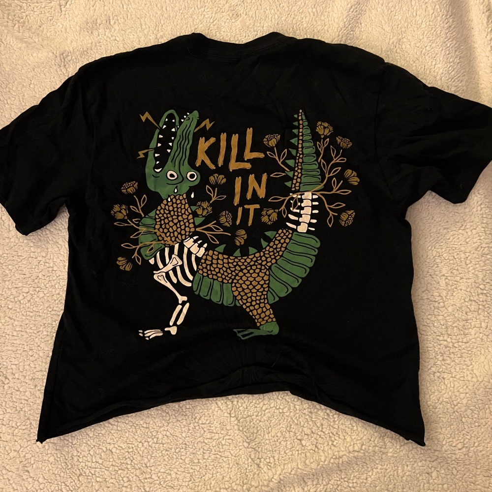 Small bottom hem cut “Kill-in it” tshirt by